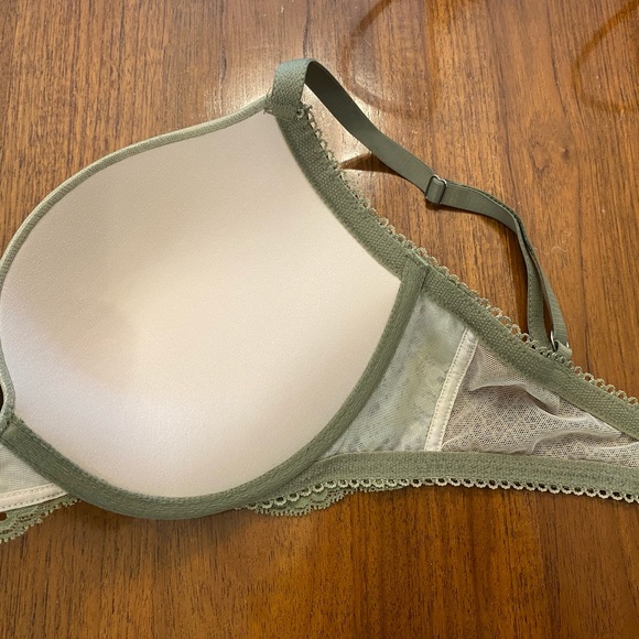 Victoria’s Secret Dream Angels Push Up Bra, 32DDD - Picture 4 of 5